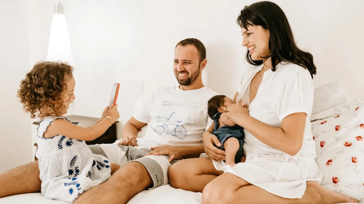 Naissance faire part : qui prévenir, quand, et sous quelle forme